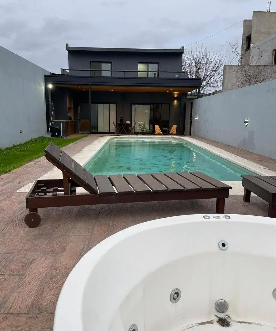 CASA QUINTA C/ PILETA 4