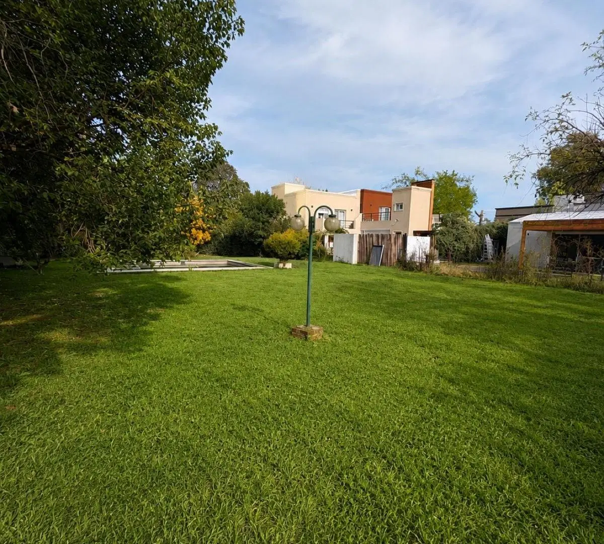 Lote central exclusivo con pileta en el country Mapuche 2