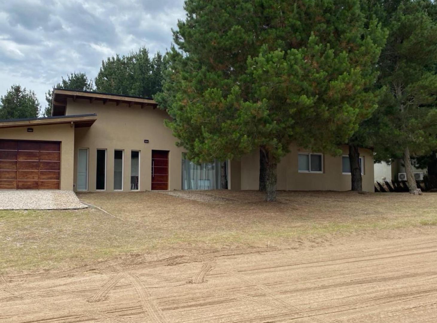 Casa en Costa Esmeralda, Barrio Senderos 1