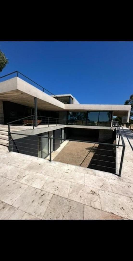Casa en Costa Esmeralda barrio ecuestre (vista cancha de polo)