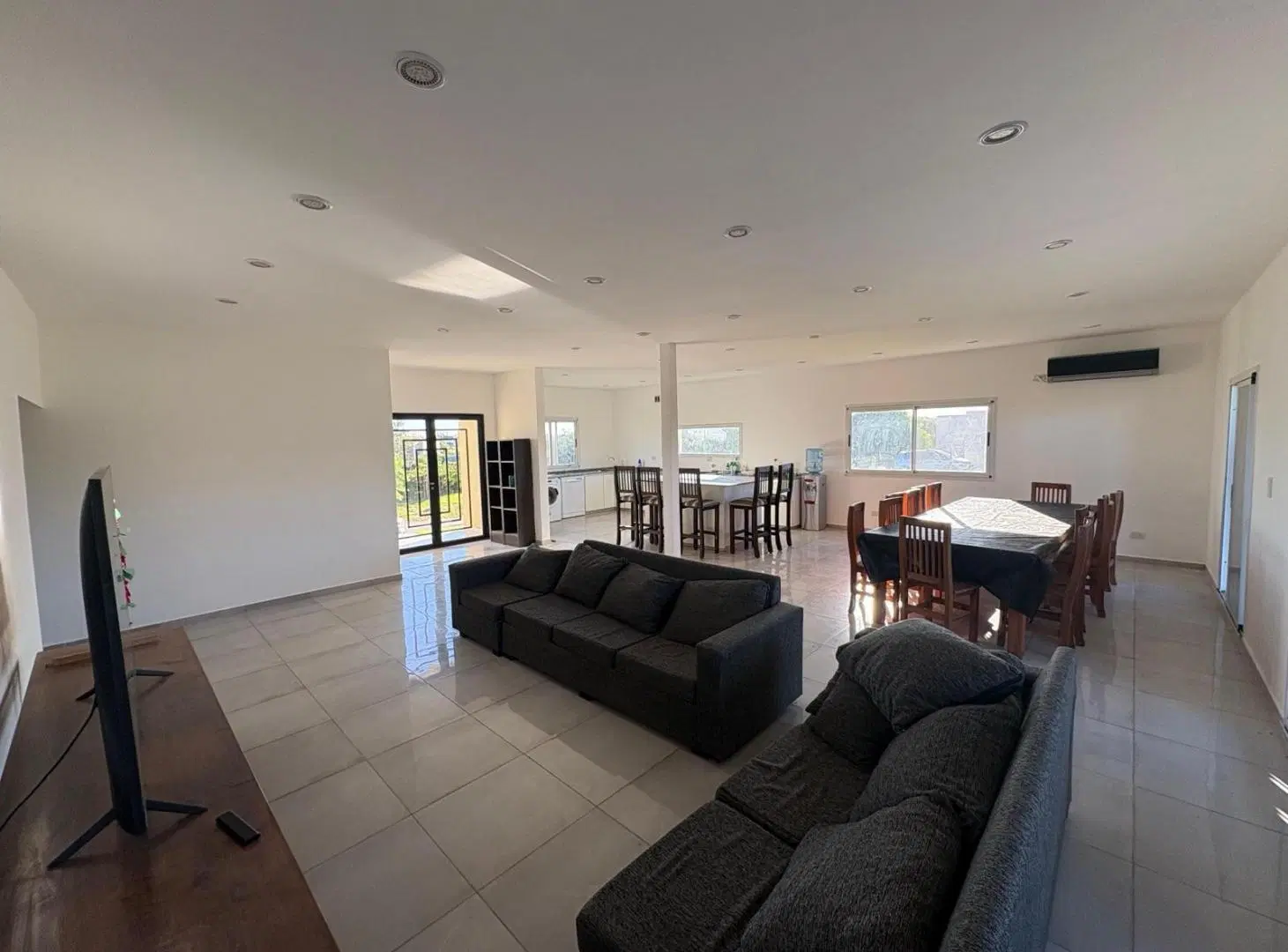 Excelente Casa 4 ambientes en San Sebastian, Area 1. 5