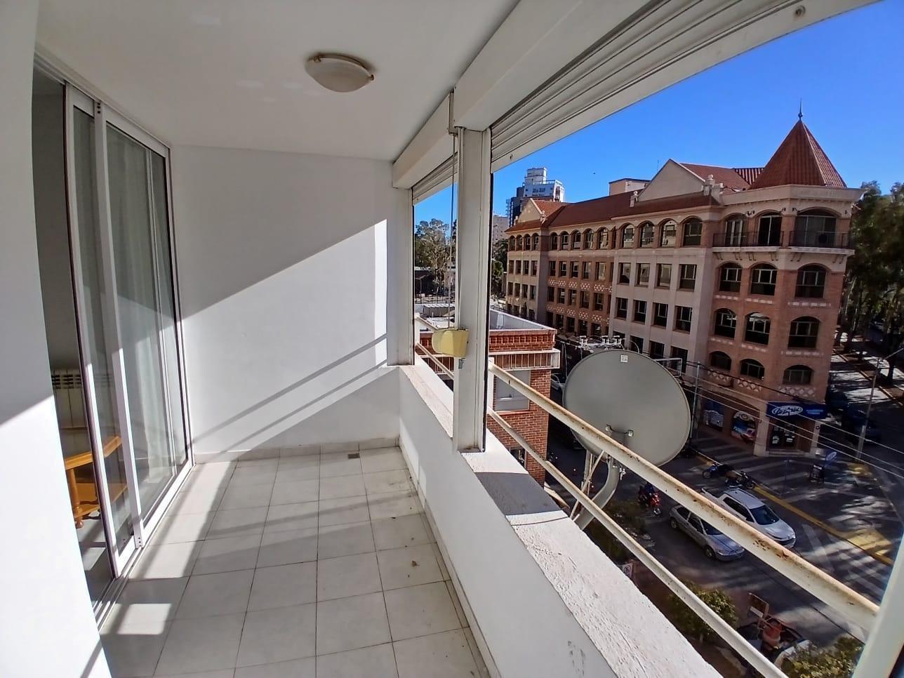 Foto de Departamento céntrico en venta con cochera, imagen 4