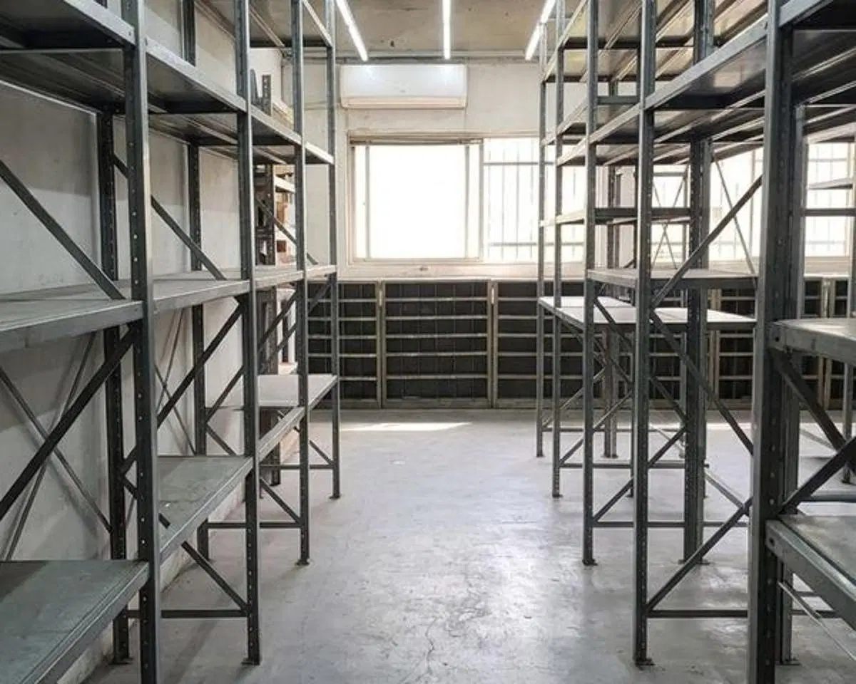 Excelente depósito/galpón industrial en Florida Oeste, Vicente López. 3