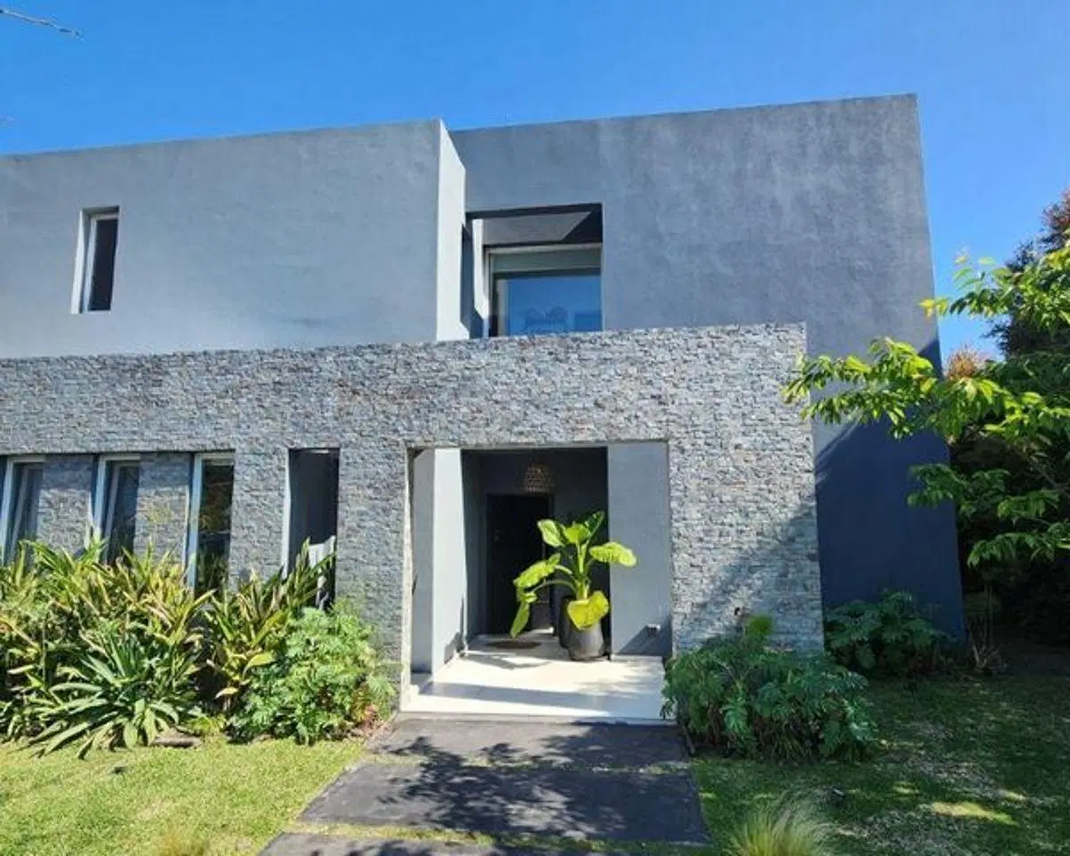 Moderna Casa Troncos del Talar 1