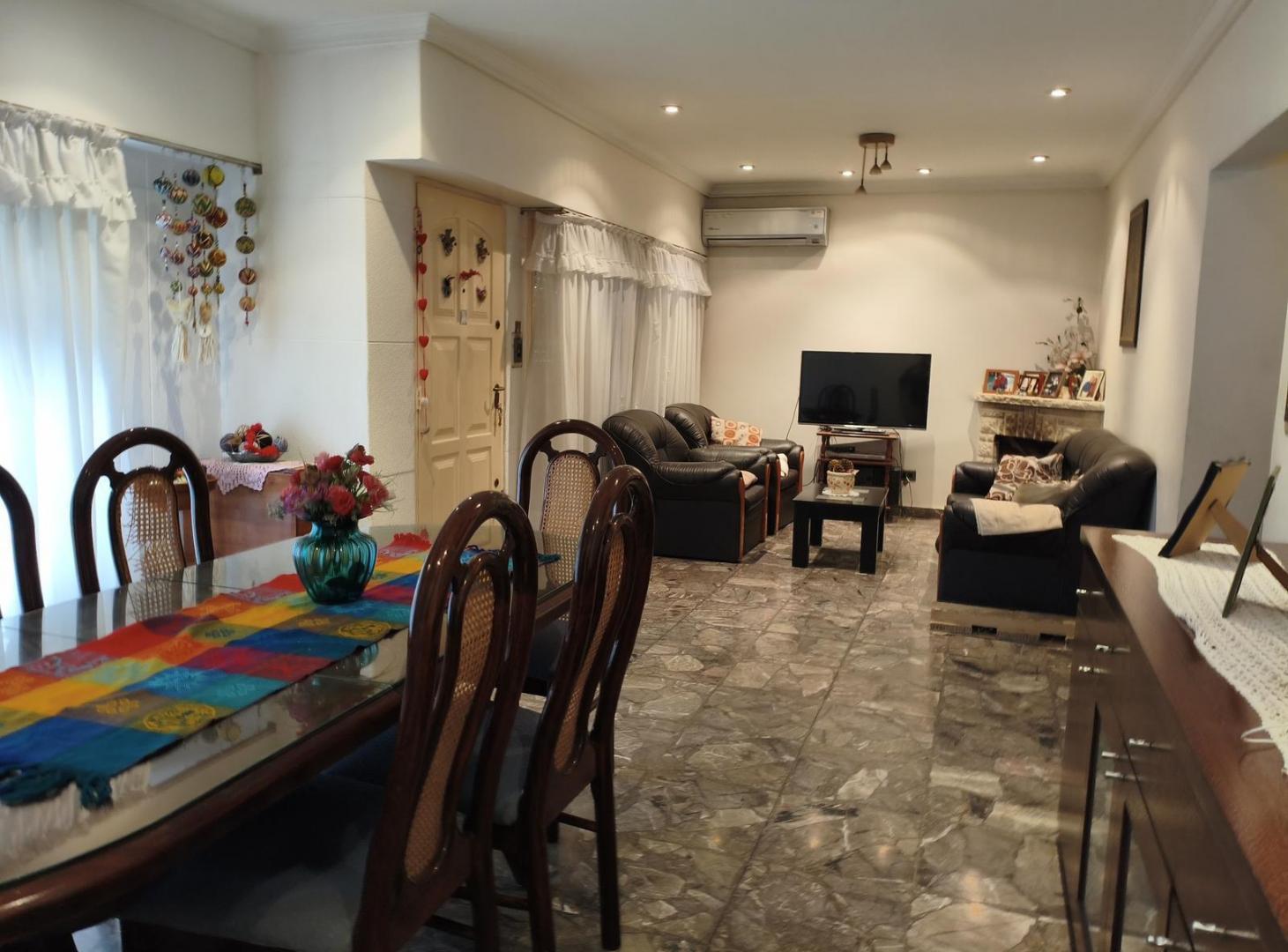 Foto de CASA | 4 AMB | 3 BAÑOS (1 SUITE) | COCHERA (1 CUB-2 DESC) | LOTE EN, imagen 3