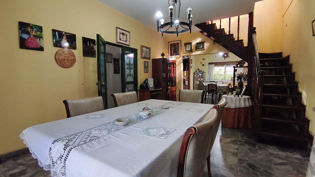 Foto de CASA EN VENTA EN VILLA LUZURIAGA | 2 PLANTAS | LOCAL COMERCIAL |, imagen 2
