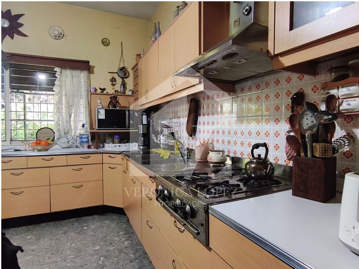 Foto de CASA EN VENTA EN VILLA LUZURIAGA | 2 PLANTAS | LOCAL COMERCIAL |, imagen 5