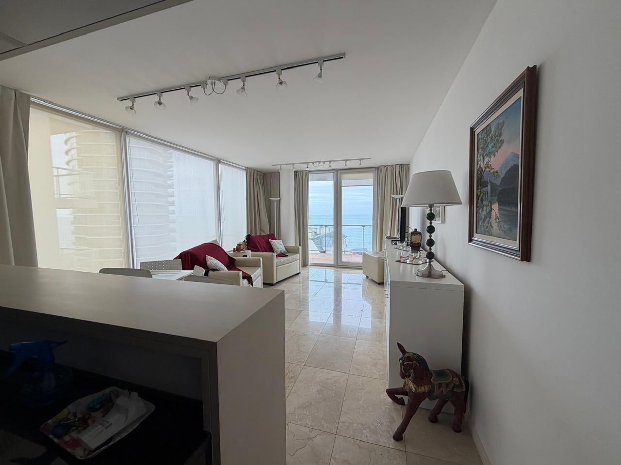 Alquiler exclusivo dpto dos ambientes amoblado con cochera - playa chica