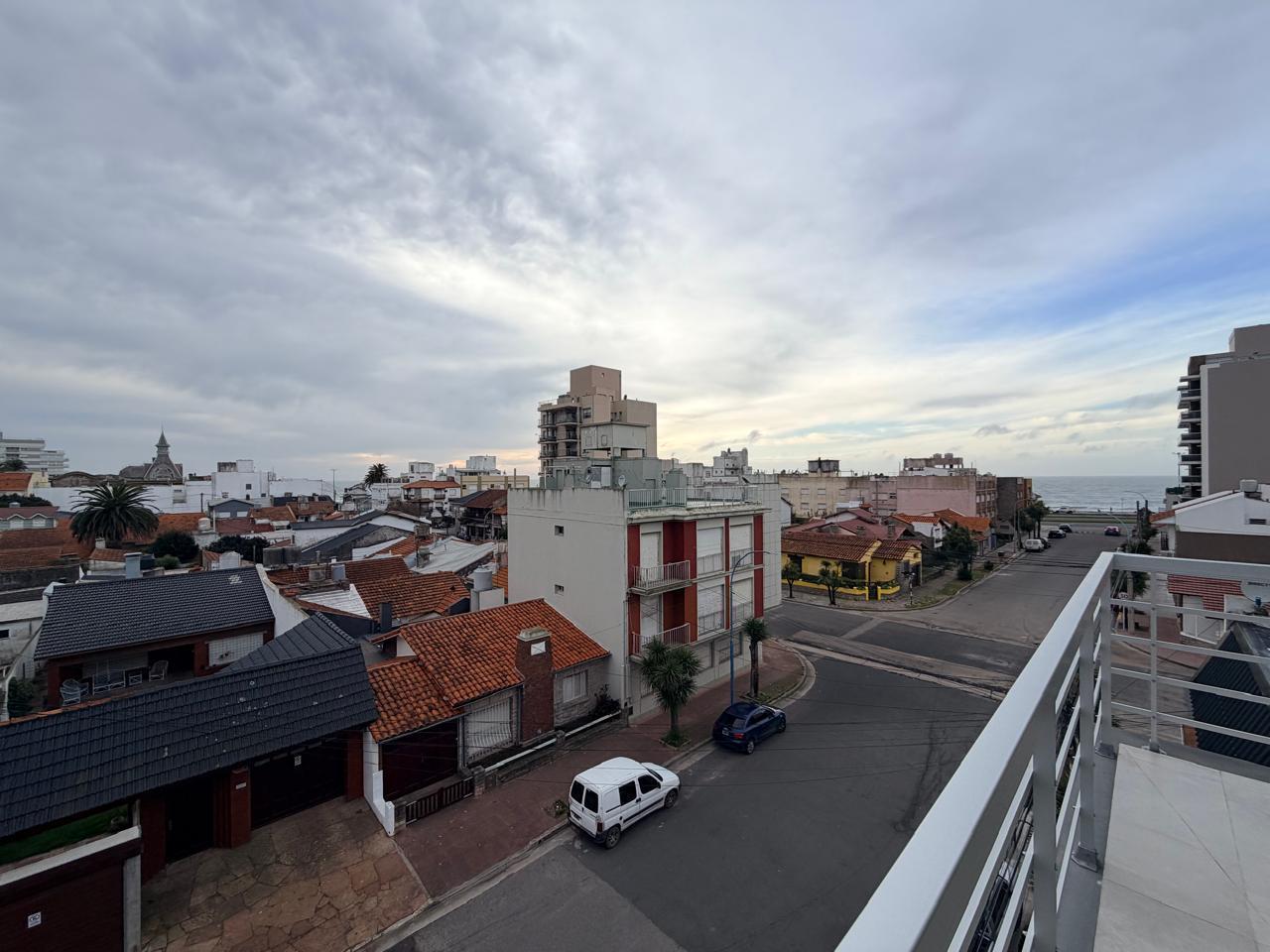 Foto de Departamento de 3 Ambientes a Estrenar con Balcón a metros del mar – La, imagen 3