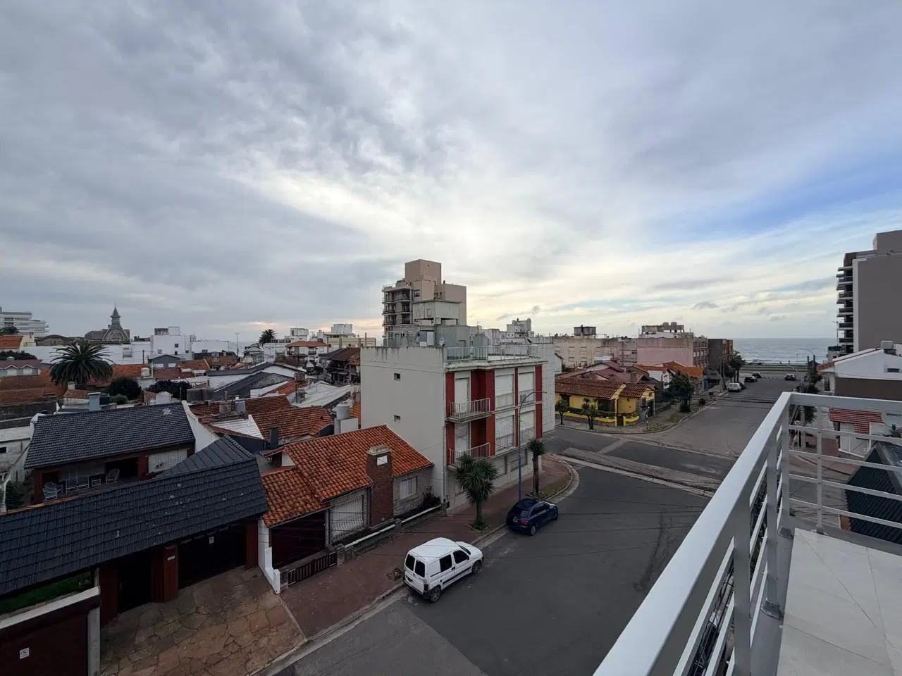 Departamento de 3 Ambientes a Estrenar con Balcón a metros del mar – La Perla 3