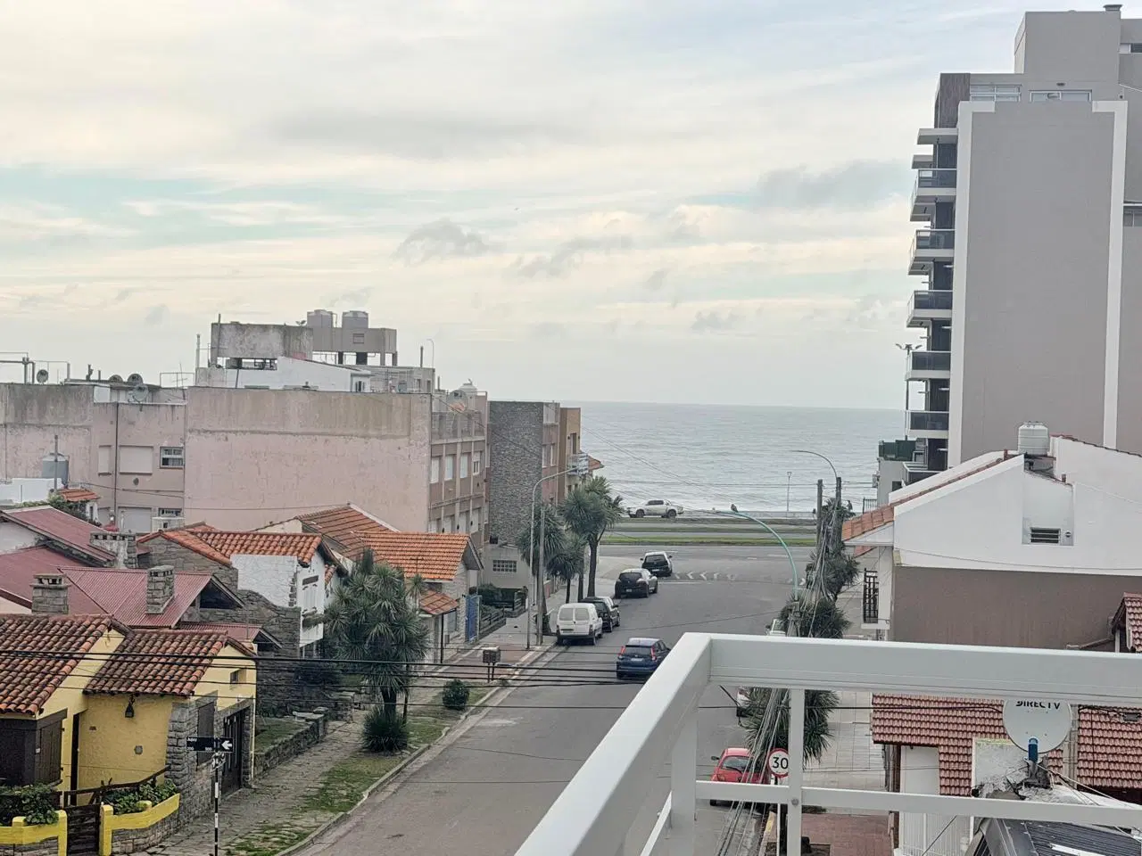 Departamento de 3 Ambientes a Estrenar con Balcón a metros del mar – La Perla 4