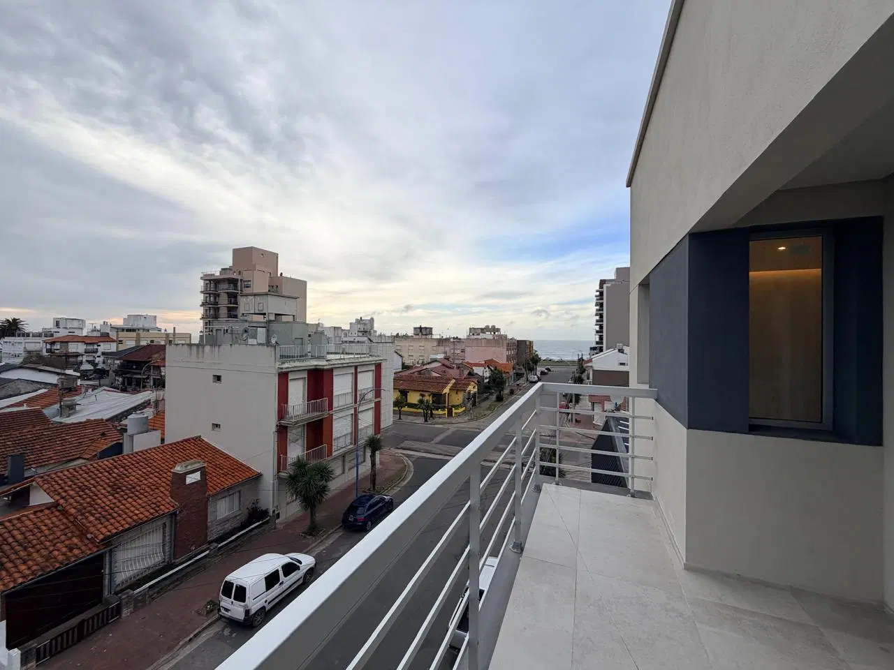 Departamento de 3 Ambientes a Estrenar con Balcón a metros del mar – La Perla 5
