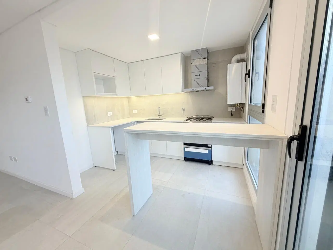 Departamento de 2 Ambientes a Estrenar con Balcón a metros del mar – La Perla 2