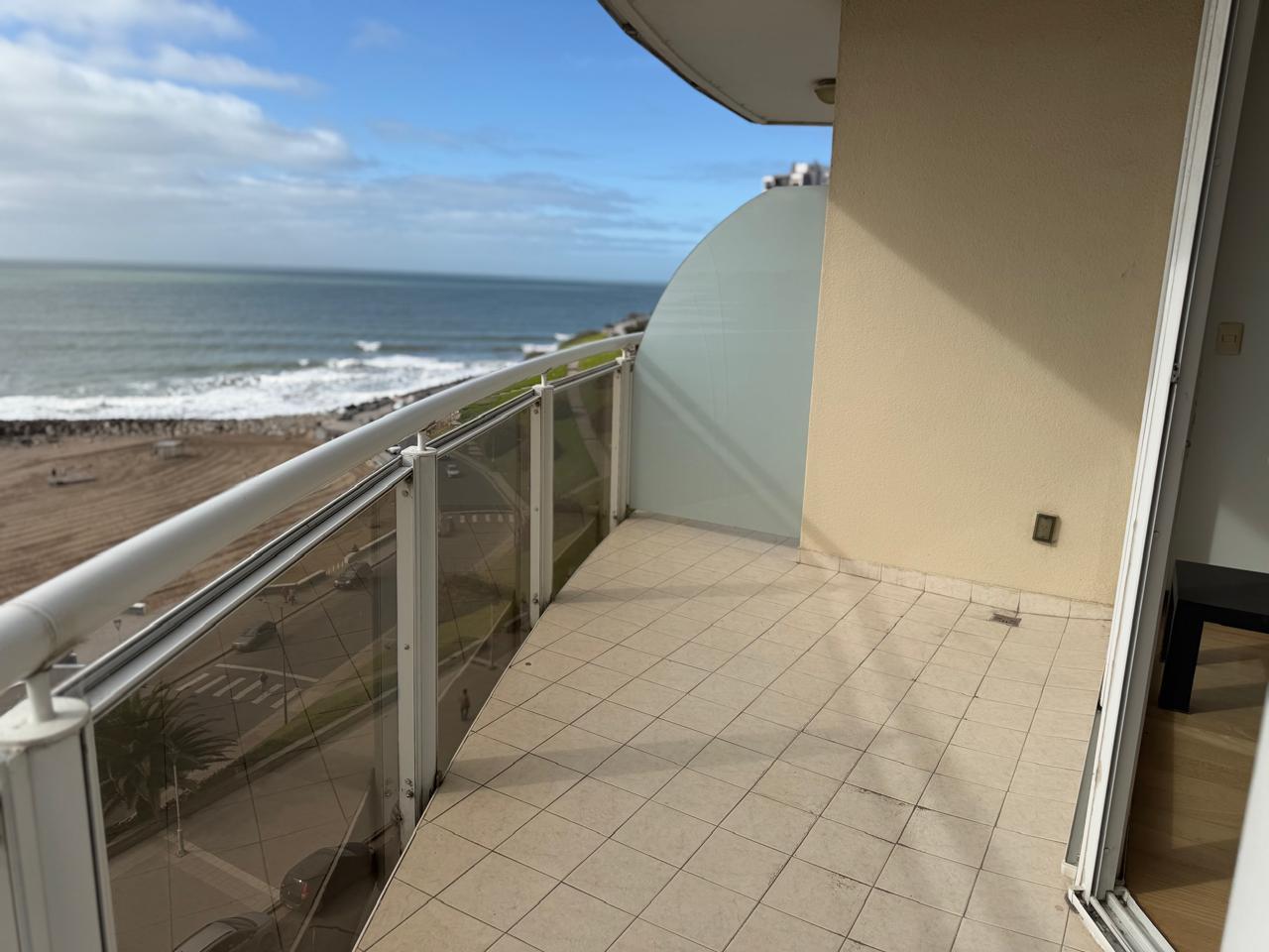 Foto de ALQUILER | Excelente Departamento de 3 Ambientes primera línea de mar, imagen 1