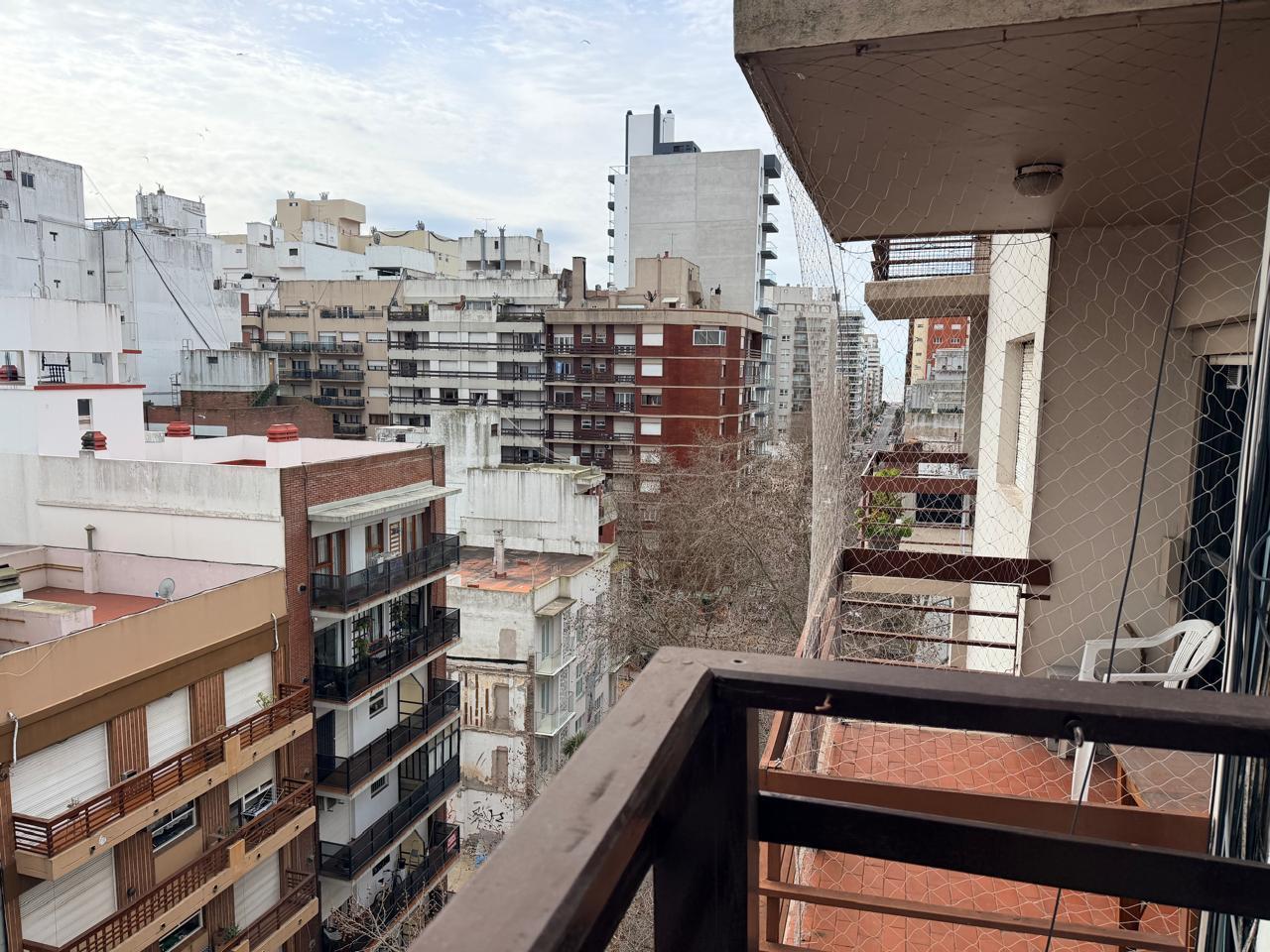 Foto de ALQUILER | Departamento de 2 Ambientes con balcón al frente - La Perla, imagen 1