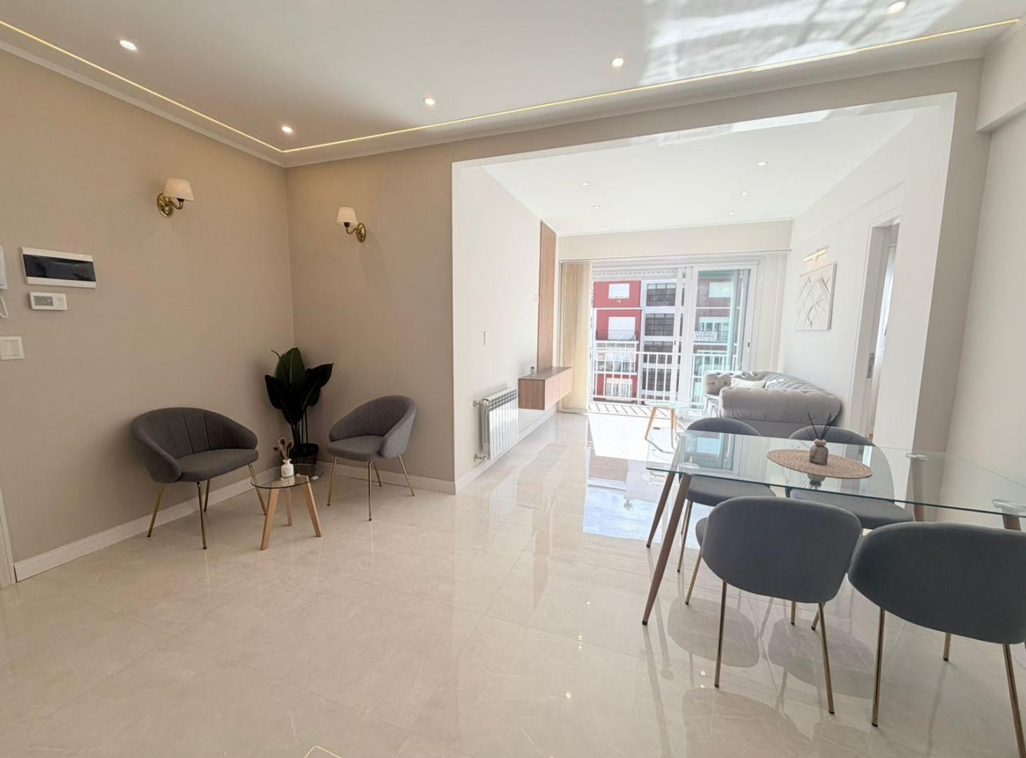 Foto de VENTA / Excepcional Departamento de 4 Ambientes Totalmente Reciclado y, imagen 2
