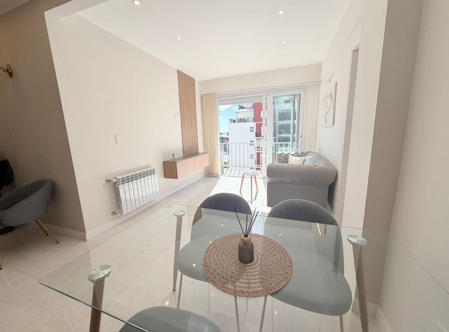 Foto de VENTA / Excepcional Departamento de 4 Ambientes Totalmente Reciclado y, imagen 1