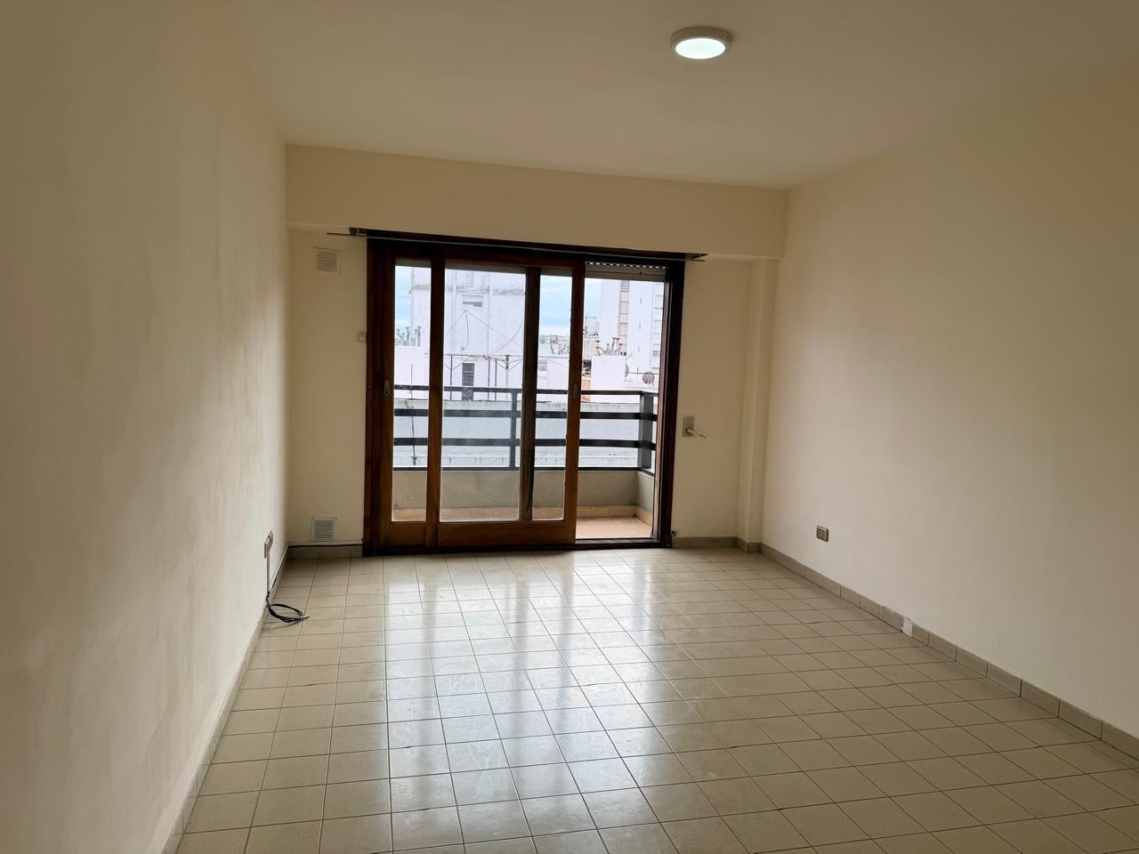 Foto de ALQUILER | Departamento de 2 Ambientes con balcón al frente - La Perla, imagen 5