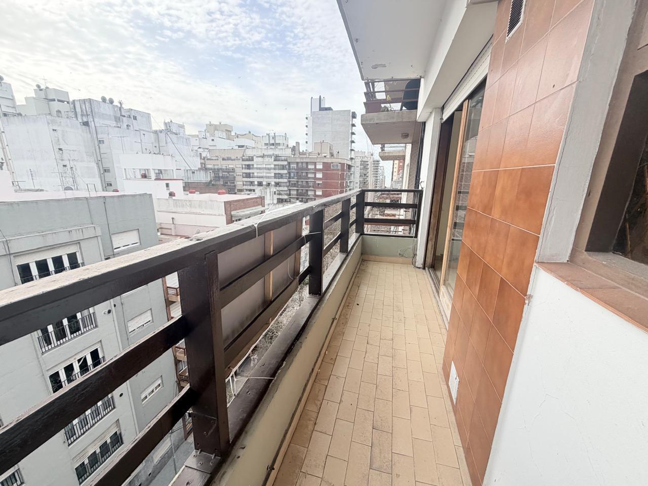 Foto de ALQUILER | Departamento de 2 Ambientes con balcón al frente - La Perla, imagen 2