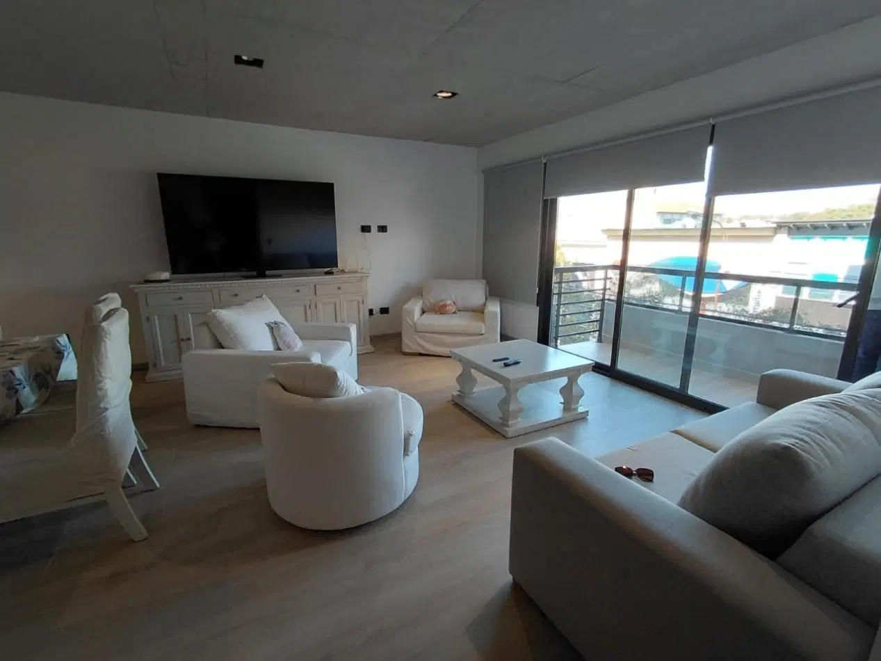 DEPARTAMENTO AL FRENTE CON BALCON SALIENTE ,COCHERA, AMUEBLADO Y AMENITIES 8
