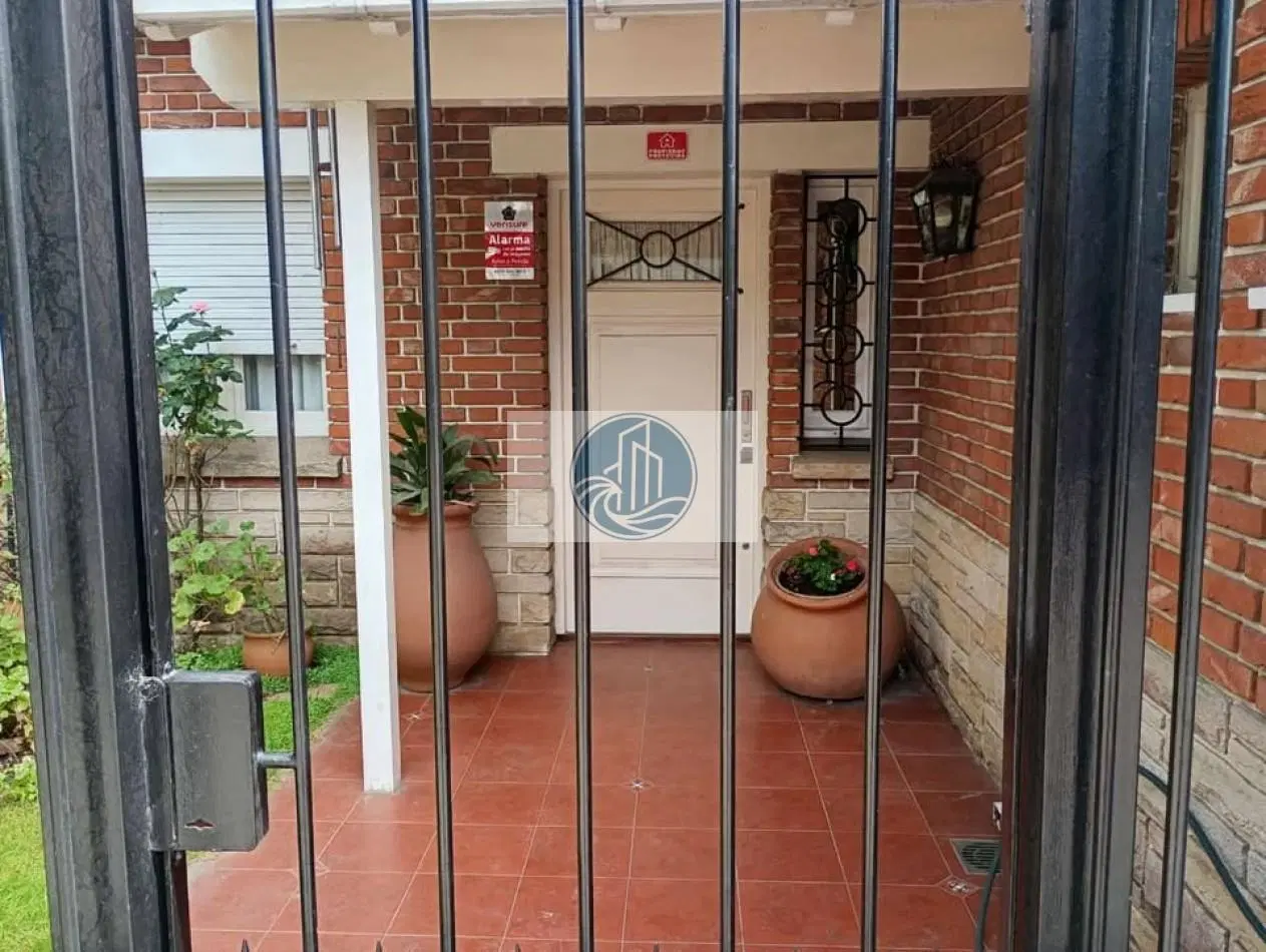 CHALET CON DTO 2 AMB. PARA MULTIPLES USOS ZONA COMERCIAL 5