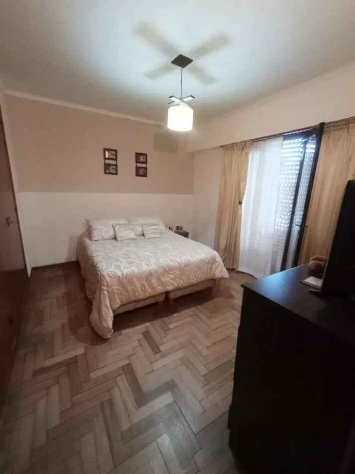 VENTA CASA 6 AMBIENTES AL FRENTE 2