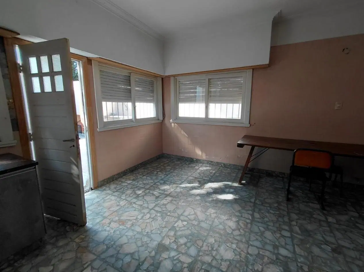 VENTA CHALET AL FRENTE CON GARAJE, PATIO Y JARDIN 8