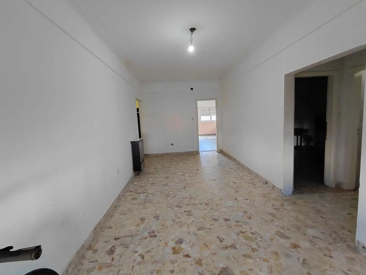 VENTA CHALET AL FRENTE CON GARAJE, PATIO Y JARDIN 3