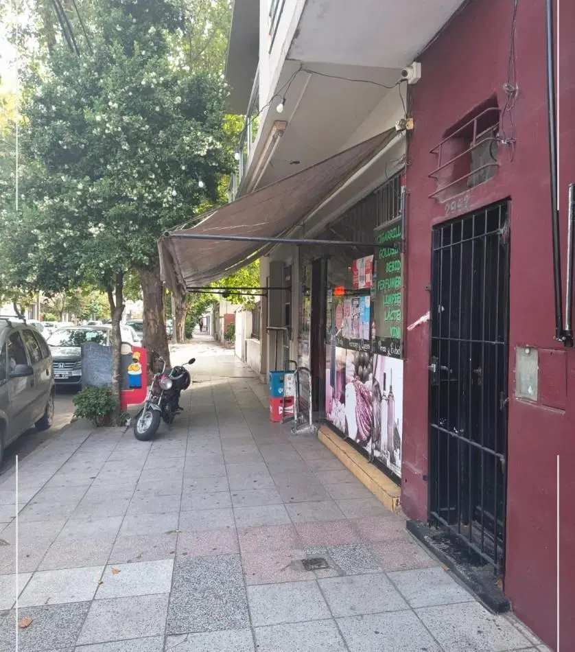 OPORTUNIDAD PERMUTA.. LOCAL DE 82M² PERMUTA POR DEPTO Y O VEHICULO 1