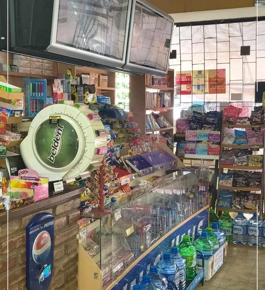 OPORTUNIDAD PERMUTA.. LOCAL DE 82M² PERMUTA POR DEPTO Y O VEHICULO 5