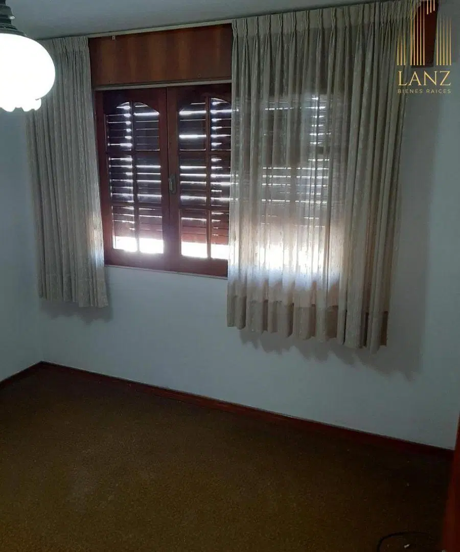 Casa con dos locales en Venta / Alquiler - San Vicente 4