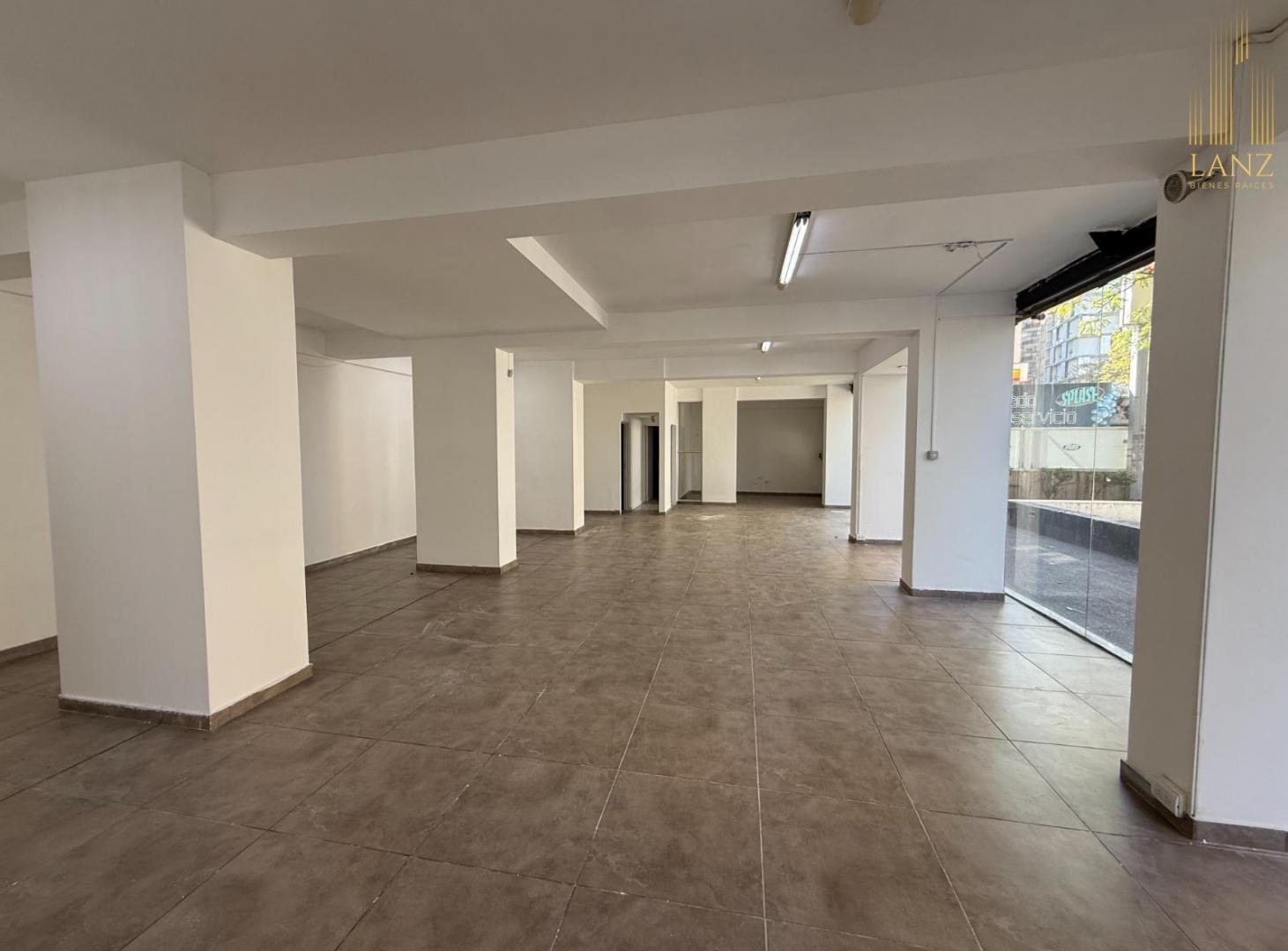 Foto de ALQUILER LOCAL COMERCIAL IMPORTANTE UBICACIÓN DE GUEMES, imagen 5