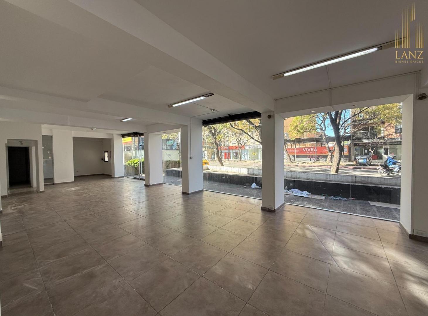 Foto de ALQUILER LOCAL COMERCIAL IMPORTANTE UBICACIÓN DE GUEMES, imagen 2