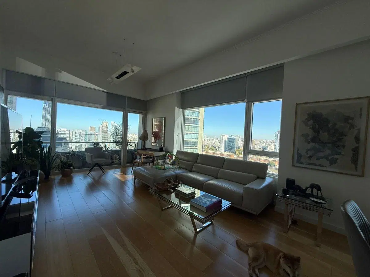 Venta 3 ambientes más dependencia Alvear Tower piso alto 5