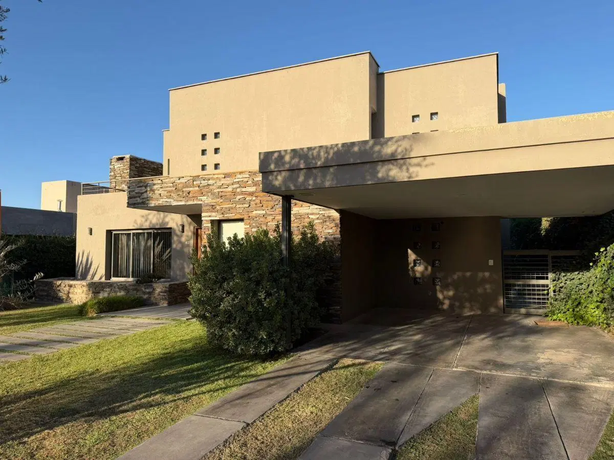 SE ALQUILA HERMOSA CASA 2