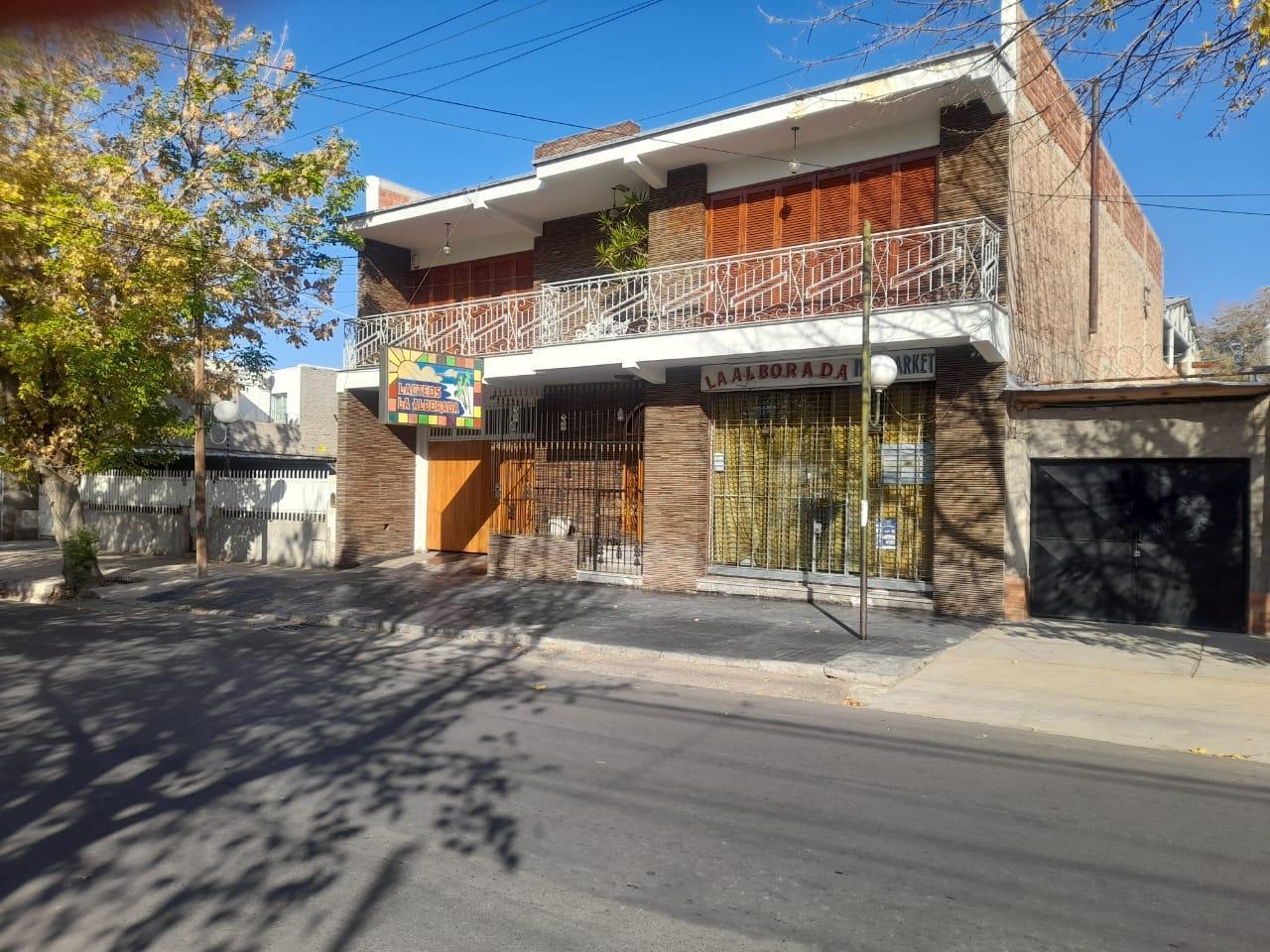 Foto de Casa + Depósito + Salón comercial 728 m2 cubiertos, imagen 5