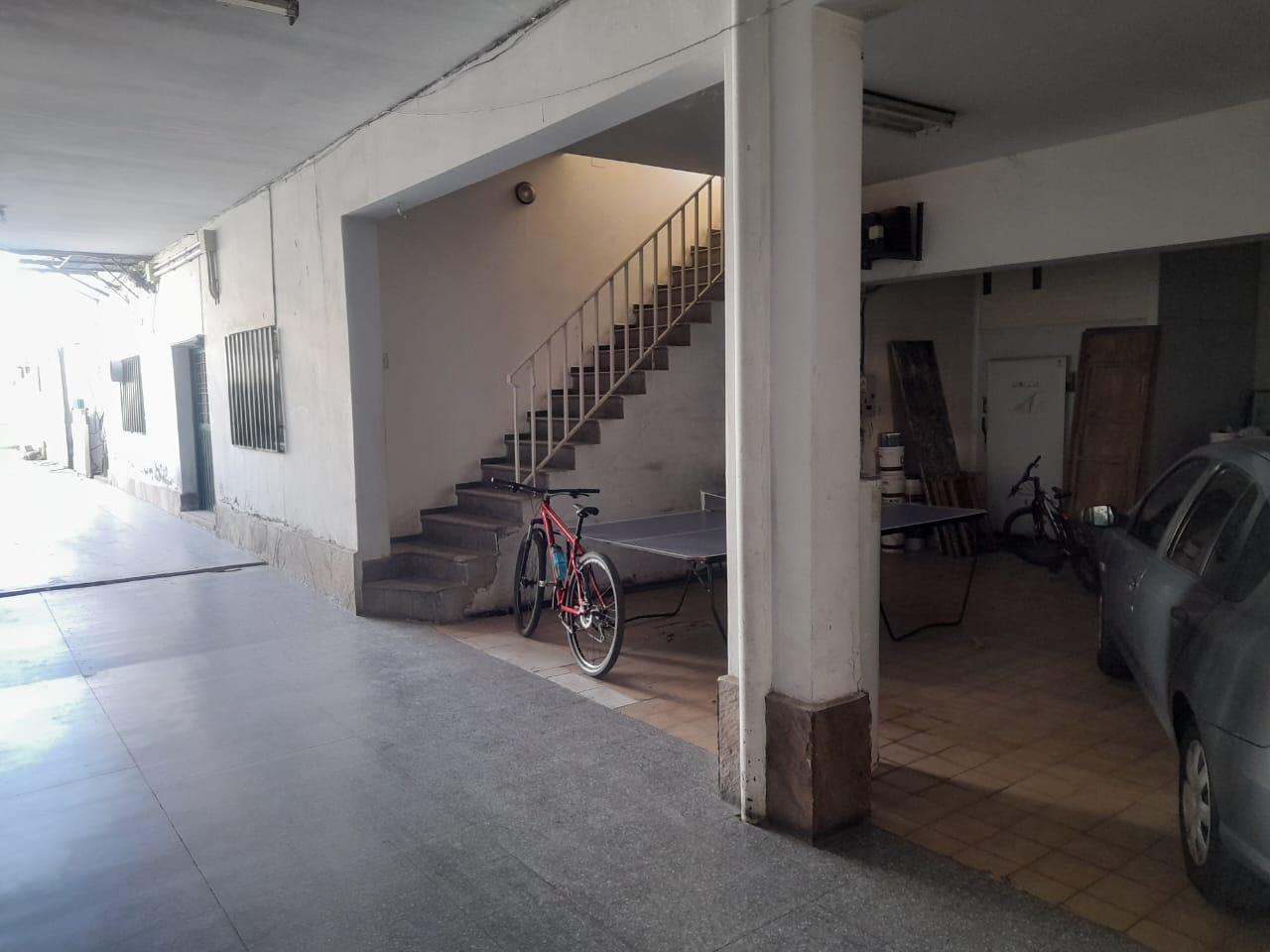 Foto de Casa + Depósito + Salón comercial 728 m2 cubiertos, imagen 1