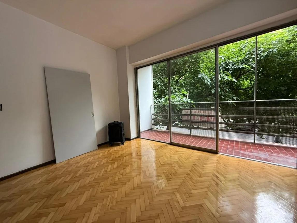 Foto de Amplio Semipiso sobre Avenida Colón, imagen 2