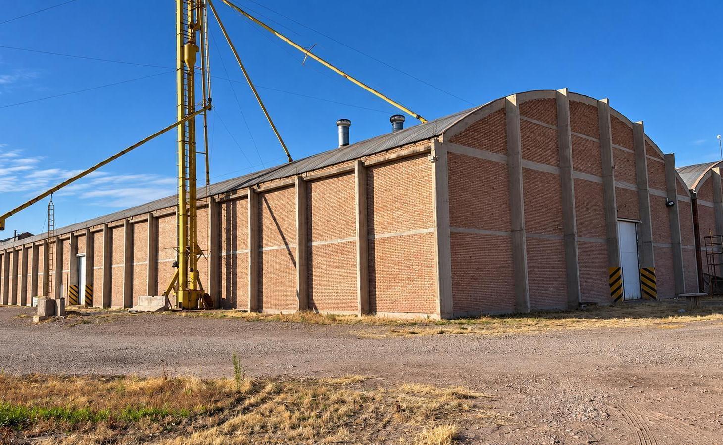 Foto de Predio INDUSTRIAL con GALPONES y potencial de desarrollo., imagen 1