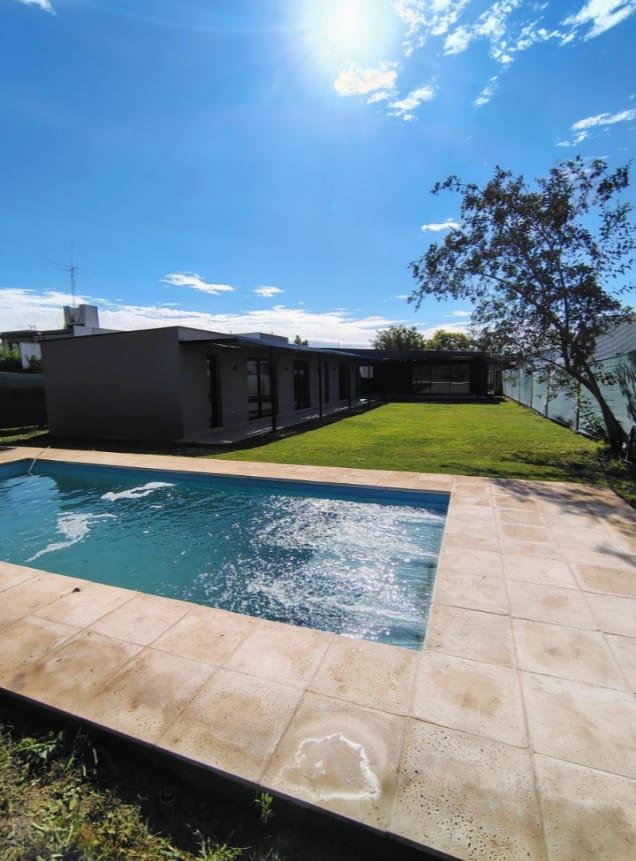 Foto de Venta Casa a ESTRENAR con Pileta - Barrio El Nevado CHACRAS de CORIA, imagen 2