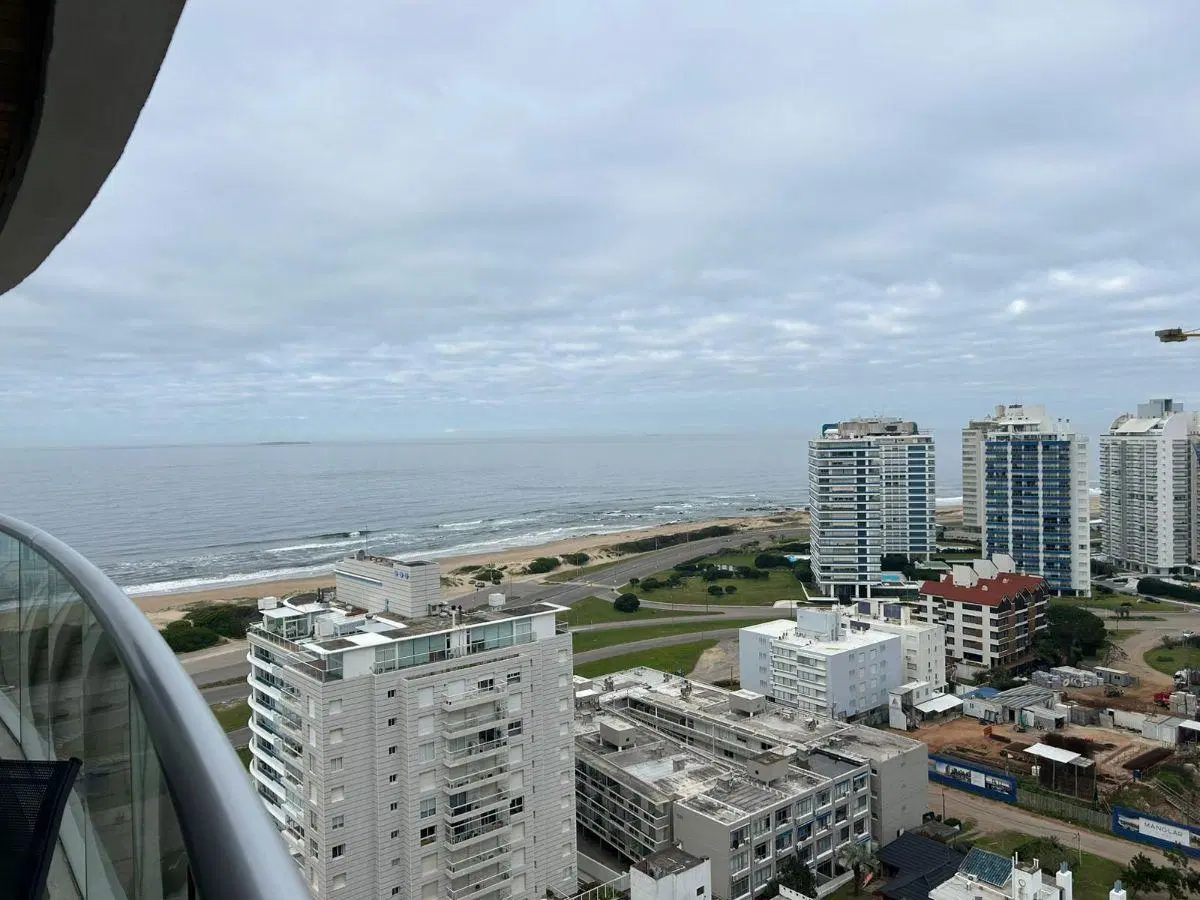 Apartamento en venta, playa brava, 2 dormitorios, vista al mar 2
