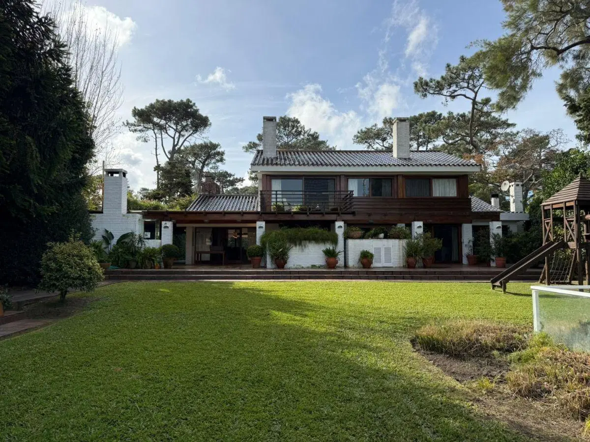 Casa de 1600 m² con 5 dormitorios en venta en Playa Mansa, Punta del Este 3