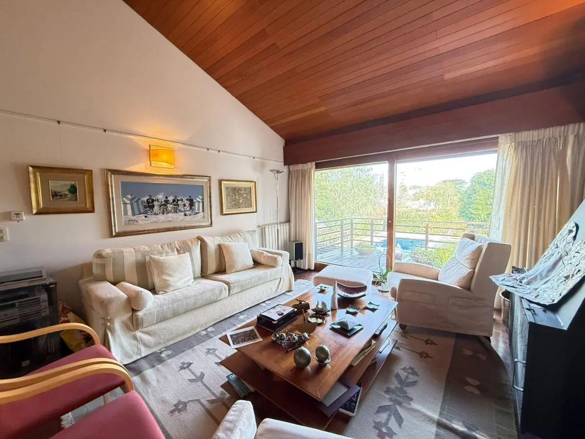 Casa de 1600 m² con 5 dormitorios en venta en Playa Mansa, Punta del Este 2