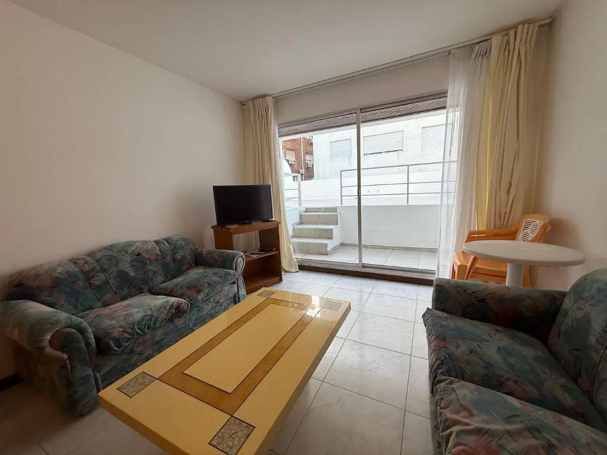 Apartamento en venta, 1 dormitorio y medio, gran terraza, Punta del Este 2
