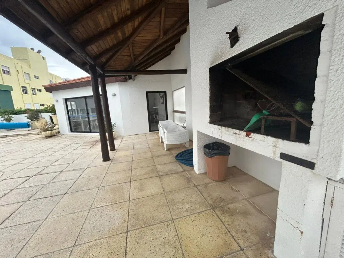OPORTUNIDAD, 2 dormitorios, 2 baños y cochera en Península, Punta del Este 3