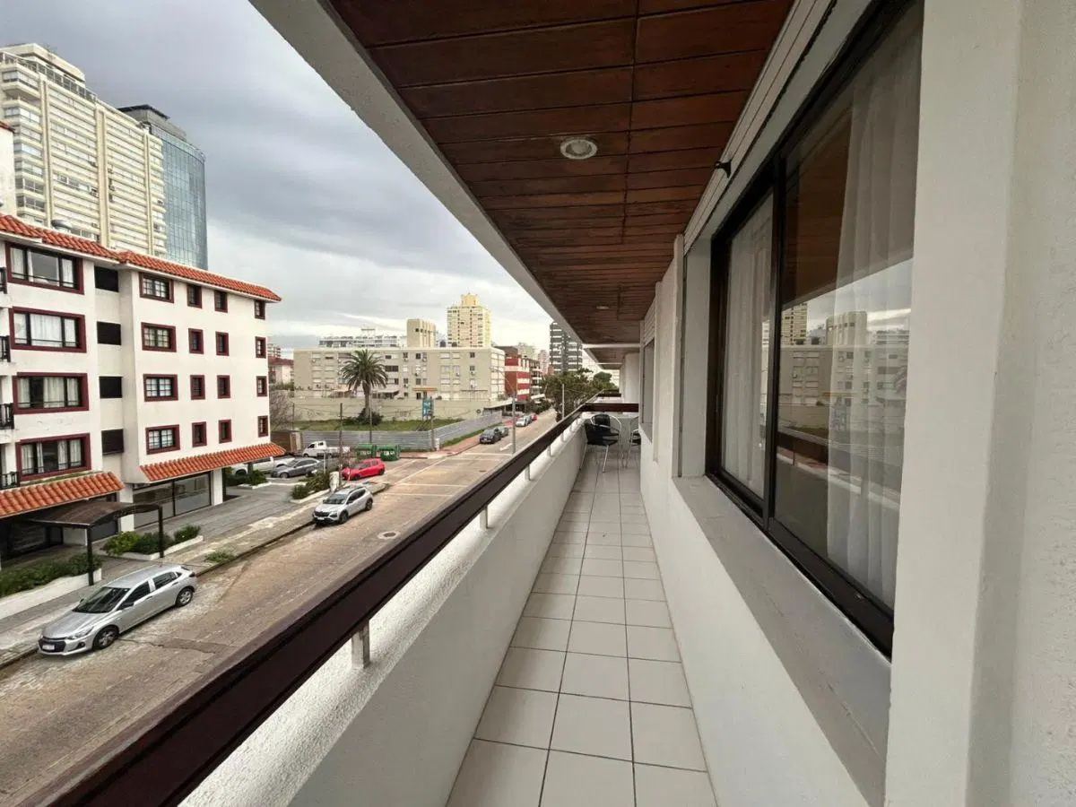 OPORTUNIDAD, 2 dormitorios, 2 baños y cochera en Península, Punta del Este 8