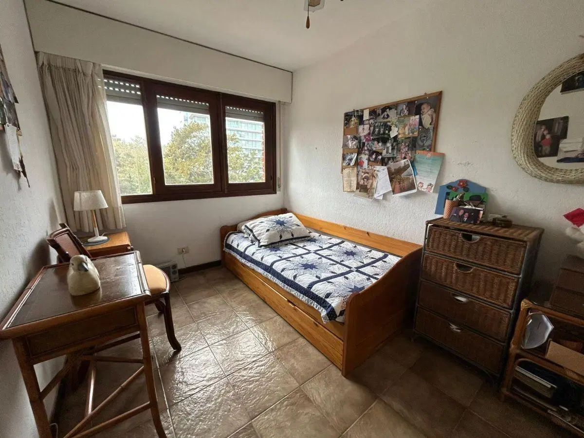 Apartamento en venta, 2 dormitorios y 2 baños sobre Av. Roosevelt. Punta del Este 3