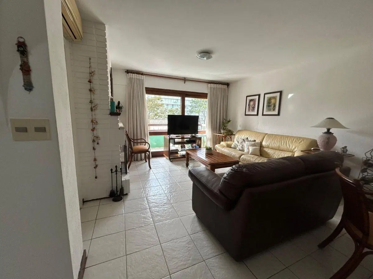 Apartamento en venta, 2 dormitorios y 2 baños sobre Av. Roosevelt. Punta del Este 2