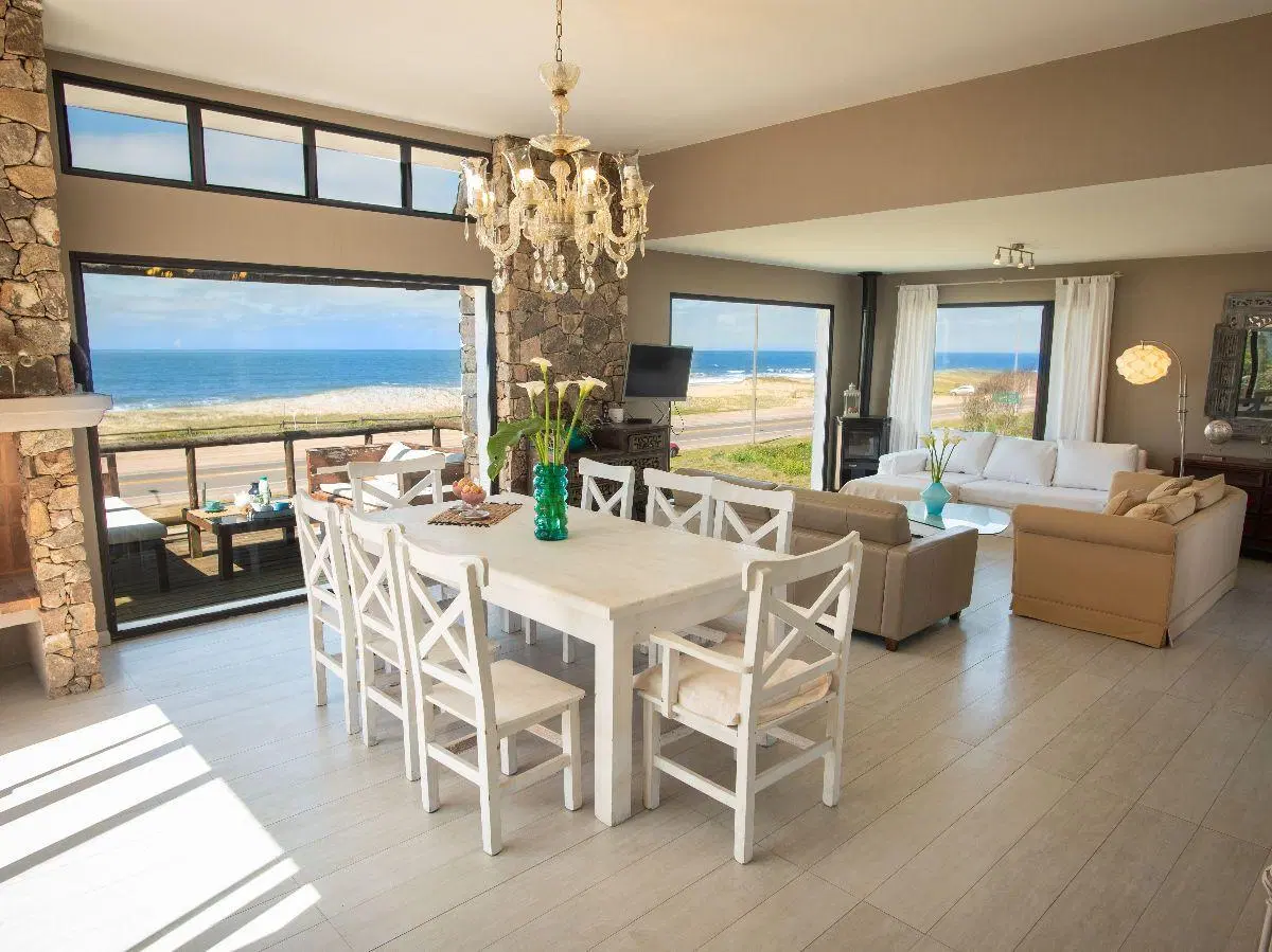 EN VENTA FRENTE AL MAR - CASA 4 DORMITORIOS 4