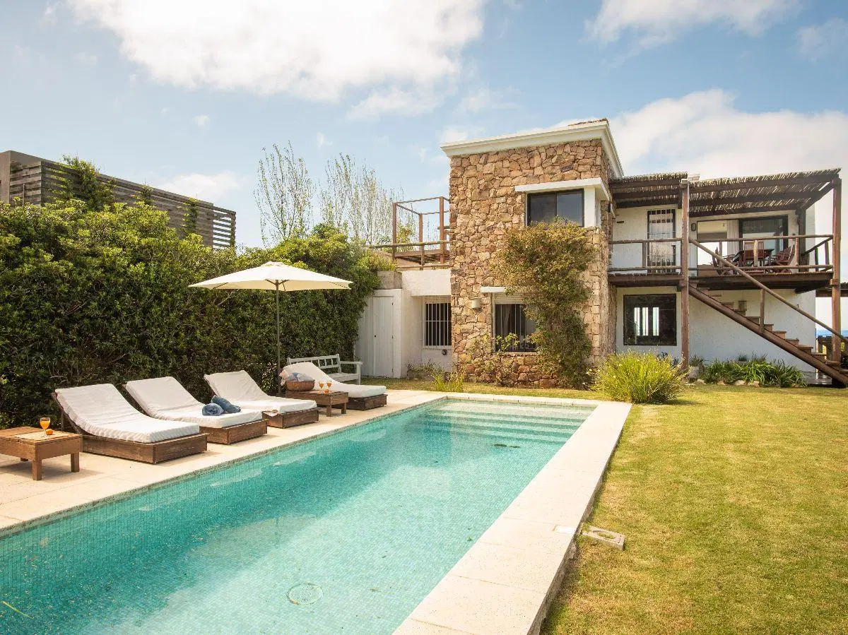 EN VENTA FRENTE AL MAR - CASA 4 DORMITORIOS 3